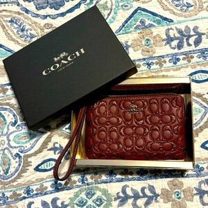 Coach Corner Zip Wine Leather Signature Glitter Wristlet BRAND NEW